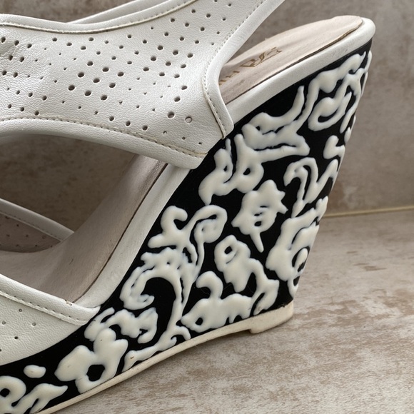 Robes Fashionable wearable art Wedge Shoe - Picture 2 of 9